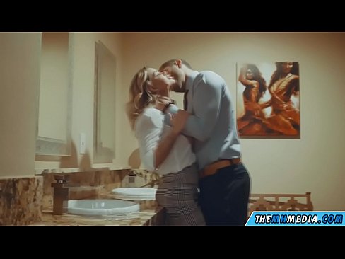 ❤️ Cuando una rubia tetona te seduce en un baño público ❌ Porno duro en es.bookland.top ❌️
